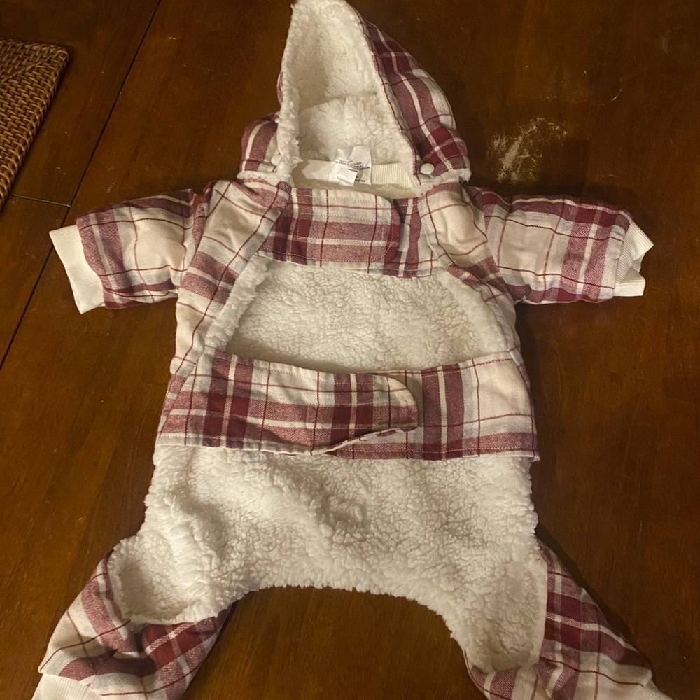 Dog sweater. Ugg Koolaburra. Size Medium. Never worn.